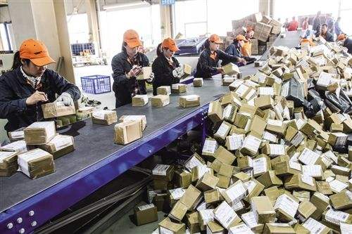 快件安檢過(guò)包中